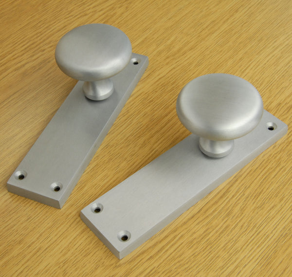 New York Round Door Knobs Handles on Backplate Satin Nickel