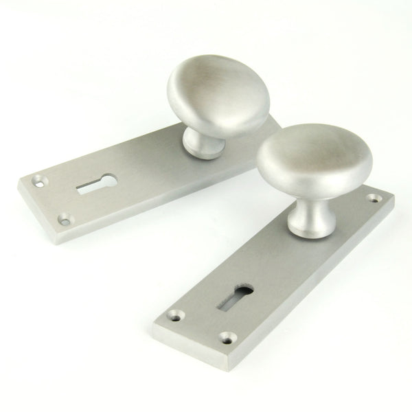 New York Round Door Knobs Handles on Backplate Satin Nickel