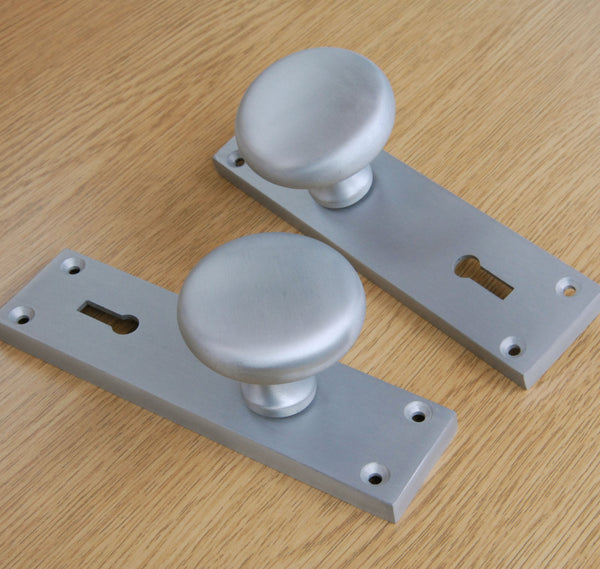 New York Round Door Knobs Handles on Backplate Satin Nickel